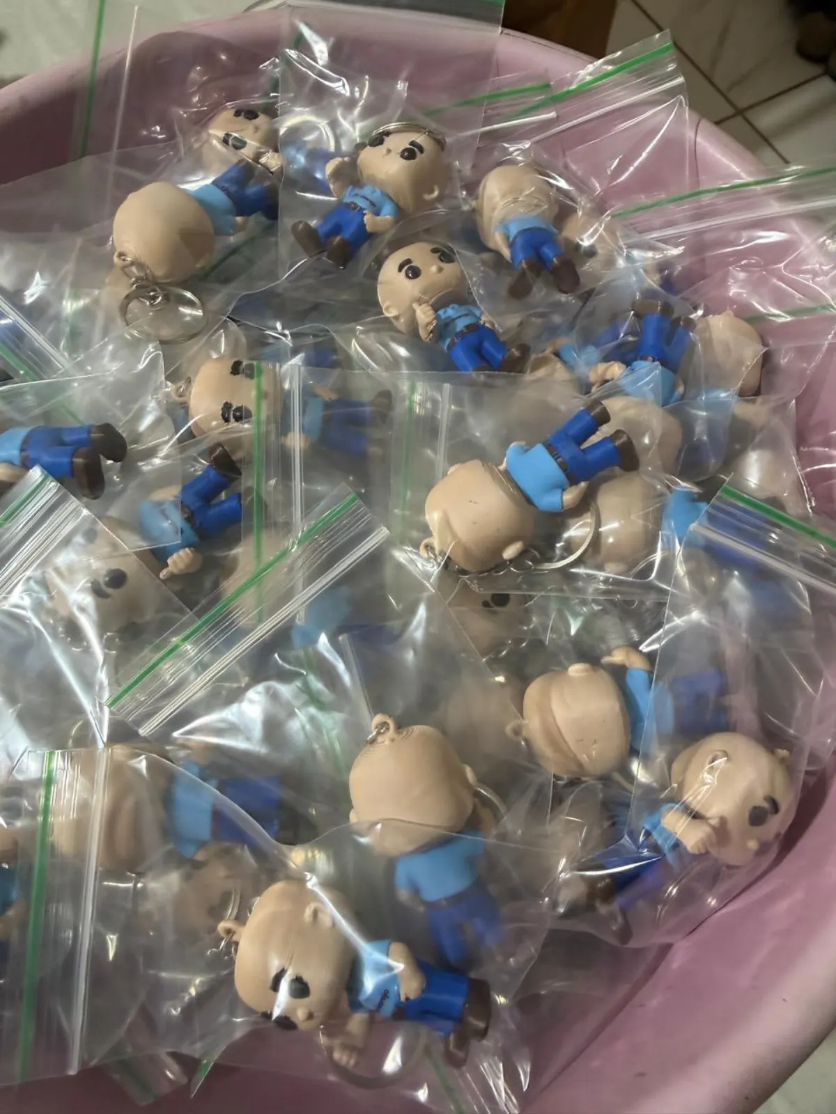 Chaveiros personalizados embalados individualmente para entrega